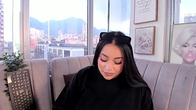 Zoey thompson online show from October 2025 07:46:02 PM