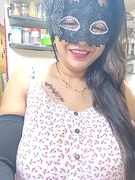 Queen Nightt online show from June 2026 04:45:01 AM