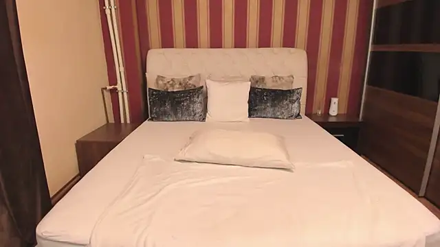 Snapshot of MadameCrowford chatting on November 2025 10:48:01 AM MadameCrowford online show from November 2025 10:48:01 AM