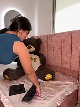 salomecute21 online show from November 2025 11:56:02 AM