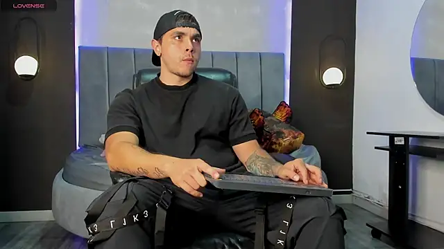 Snapshot of Liam_walk_ chatting on September 2025 08:09:02 PM Liam walk online show from September 2025 08:09:02 PM