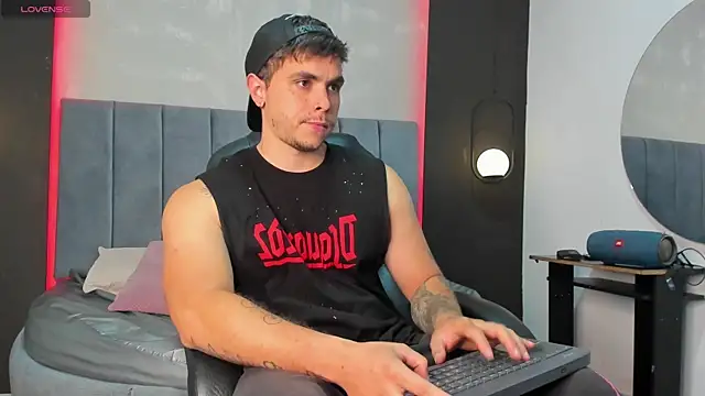 Snapshot of Liam_walk_ chatting on September 2025 12:11:01 AM Liam walk online show from September 2025 12:11:01 AM