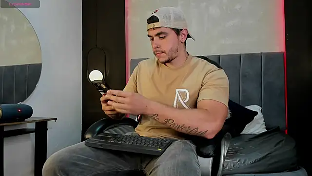 Snapshot of Liam_walk_ chatting on October 2025 08:05:02 PM Liam walk online show from October 2025 08:05:02 PM