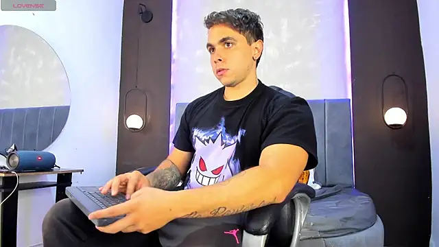 Snapshot of Liam_walk_ chatting on October 2025 11:49:01 PM Liam walk online show from October 2025 11:49:01 PM