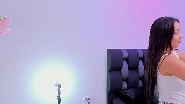 maily zanss online show from April 2026 08:24:02 PM