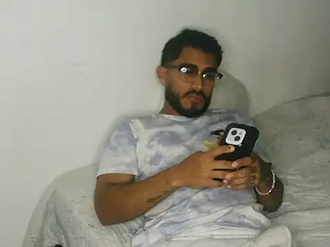 TU-MORENOO online show from November 2025 03:06:01 AM