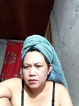 Everleigh mom online show from September 2025 03:19:02 AM