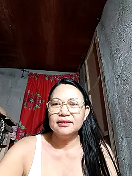 Everleigh mom online show from October 2025 07:58:01 PM