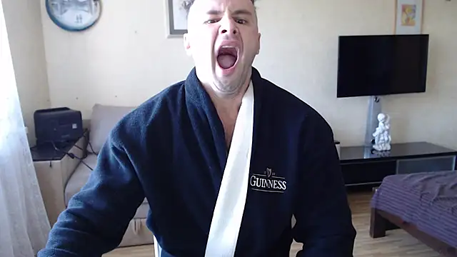 Snapshot of muscle_uncut chatting on October 2025 08:03:01 AM muscle uncut online show from October 2025 08:03:01 AM