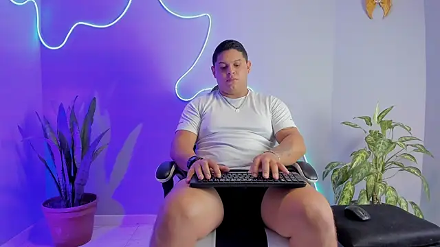 Snapshot of Maximus_Steel chatting on October 2025 11:07:01 AM Maximus Steel online show from October 2025 11:07:01 AM