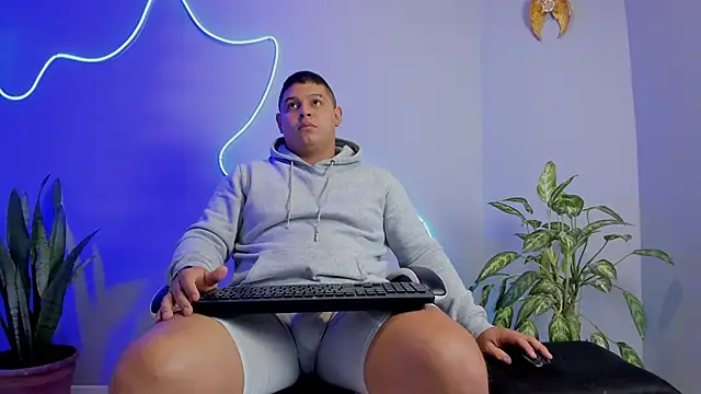 Snapshot of Maximus_Steel chatting on October 2025 11:10:01 AM Maximus Steel online show from October 2025 11:10:01 AM