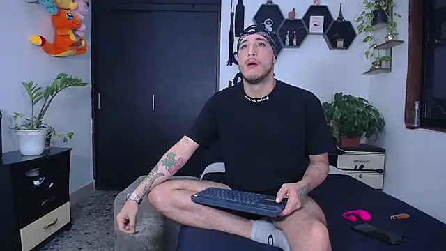 Snapshot of Borsalino_Adam chatting on October 2025 06:08:01 PM Borsalino Adam online show from October 2025 06:08:01 PM