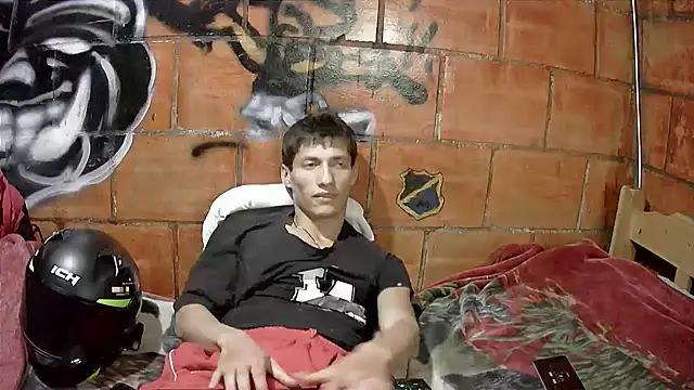Snapshot of alexandercruz chatting on July 2026 04:19:01 AM alexandercruz online show from July 2026 04:19:01 AM