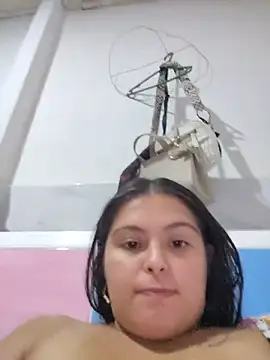 Snapshot of yatzuriperrita chatting on June 2026 07:33:01 PM yatzuriperrita online show from June 2026 07:33:01 PM