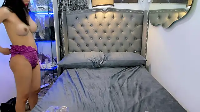 Claudia empress online show from September 2025 05:02:01 PM