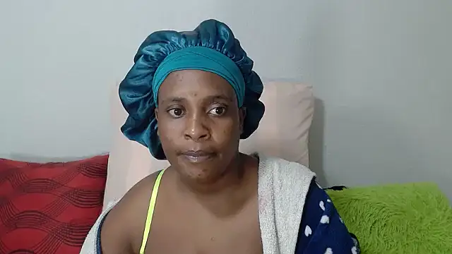 QueenRomaxx1 online show from October 2025 07:58:01 PM