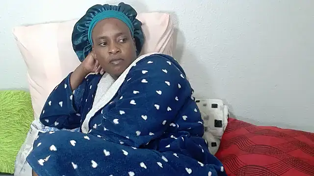 QueenRomaxx1 online show from October 2025 06:30:01 PM