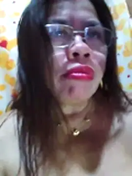 Snapshot of Huge_mama69 chatting on April 2026 01:43:02 PM Huge mama69 online show from April 2026 01:43:02 PM