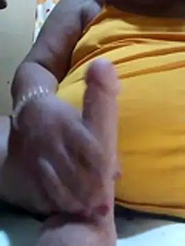 Snapshot of Huge_mama69 chatting on May 2026 10:30:01 PM Huge mama69 online show from May 2026 10:30:01 PM