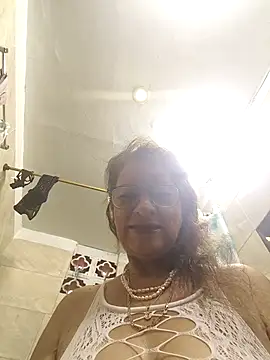 MaryeLunna online show from November 2025 11:12:01 AM