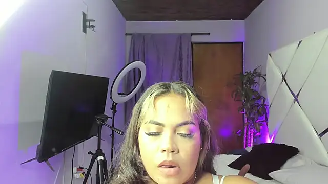 EmilyDuran  online show from October 2025 11:27:01 PM