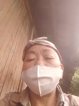 VangLe73 online show from October 2025 09:10:01 AM