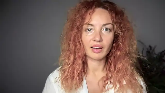 Reddgiirl online show from October 2025 05:21:02 AM