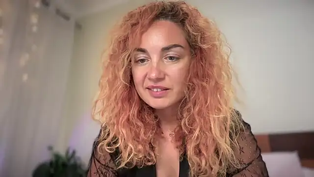 Reddgiirl online show from April 2026 09:01:02 PM