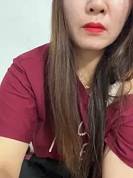 Moan Mary online show from November 2025 11:37:02 PM