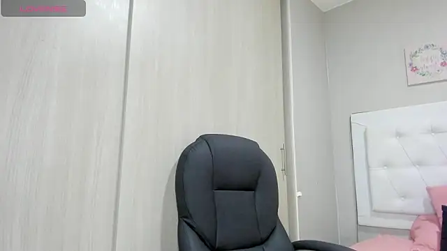 Snapshot of andrea__hills chatting on October 2025 06:51:01 PM andrea hills online show from October 2025 06:51:01 PM