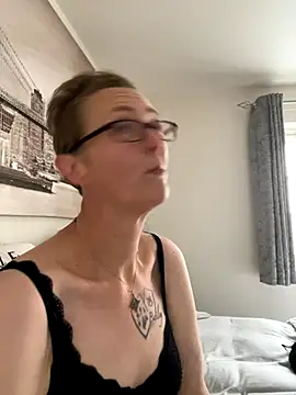 Curvy-Jinx online show from October 2025 07:52:01 AM