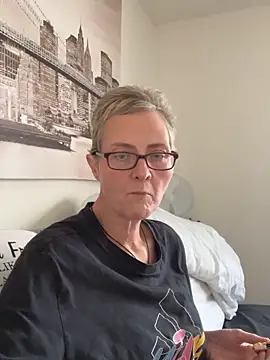 Curvy-Jinx online show from November 2025 01:11:01 PM