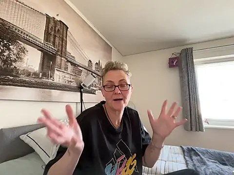 Curvy-Jinx online show from March 2026 12:00:01 PM