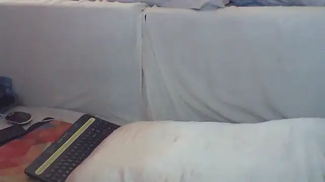 Luv2SuckBWC92 online show from September 2025 05:02:01 PM