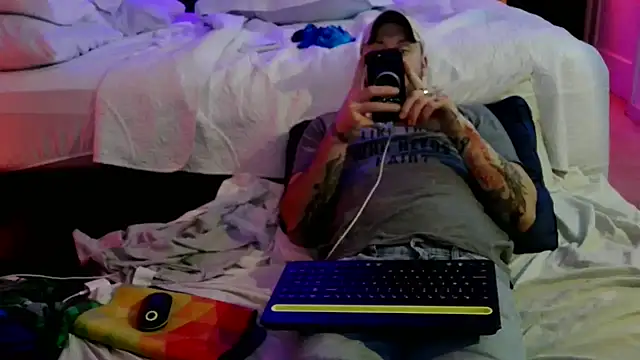 Luv2SuckBWC92 online show from October 2025 07:04:02 AM