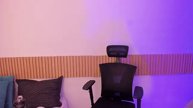 OliviaSweett online show from November 2025 07:48:02 PM