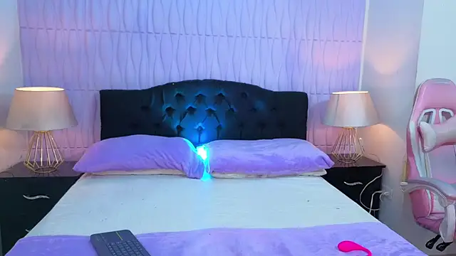 LilaRoussexx online show from November 2025 05:13:02 PM