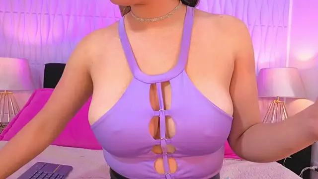 LilaRoussexx online show from November 2025 05:01:02 PM