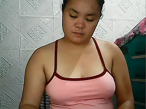 Snapshot of CreamyPussy4uxx chatting on May 2026 02:03:02 PM CreamyPussy4uxx online show from May 2026 02:03:02 PM