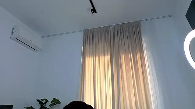 EmaHallee online show from July 2026 03:43:01 AM