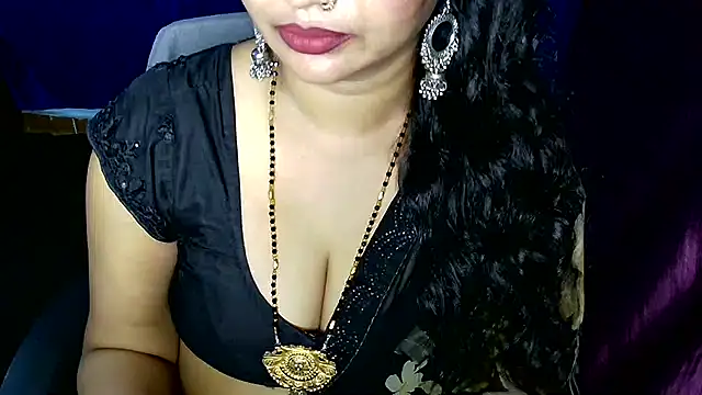 Snapshot of QUEEN_SAKHI- chatting on June 2026 12:44:02 PM QUEEN SAKHI- online show from June 2026 12:44:02 PM
