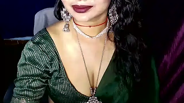 Snapshot of QUEEN_SAKHI- chatting on July 2026 04:40:01 PM QUEEN SAKHI- online show from July 2026 04:40:01 PM