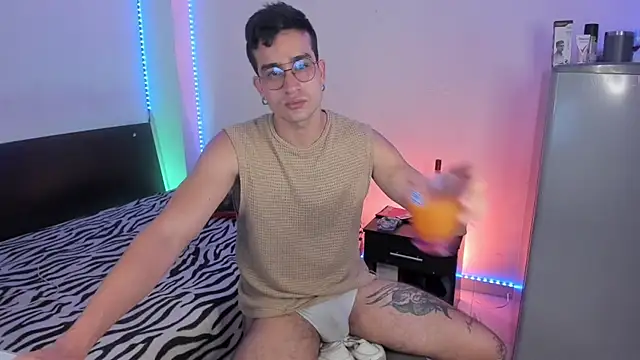 CamCumBoy online show from September 2025 10:06:02 AM
