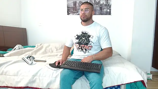 AntonyDAngelo25 online show from October 2025 08:31:01 PM