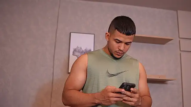 Snapshot of Thiago_Valente chatting on May 2026 07:30:02 PM Thiago Valente online show from May 2026 07:30:02 PM