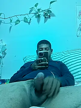 Snapshot of UsaGuy76 chatting on May 2026 01:45:01 AM UsaGuy76 online show from May 2026 01:45:01 AM