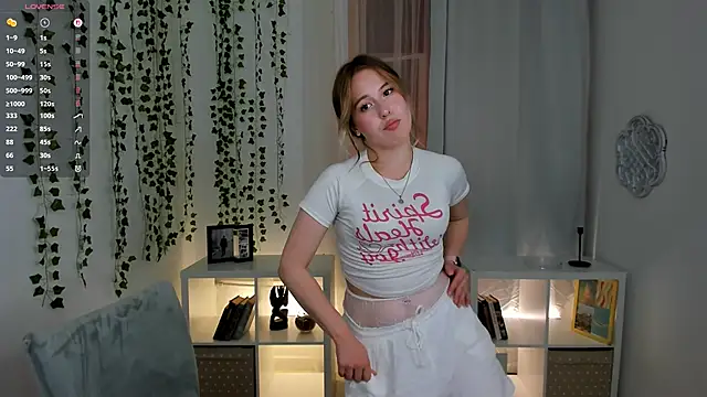 LanaRoselle online show from September 2025 09:37:02 PM