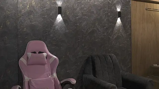 Ariaa Isabell online show from September 2025 06:19:01 PM