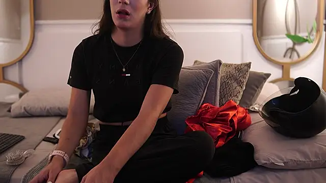 Ariaa Isabell online show from November 2025 01:03:01 PM