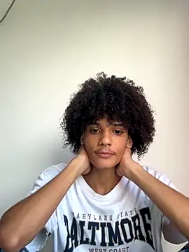 Max Rain online show from October 2025 07:55:01 PM